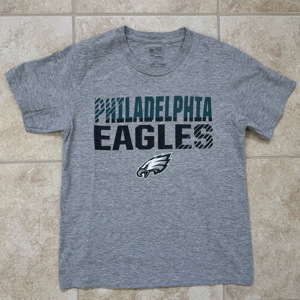 Philadelphia Eagles Youth Short Sleeve T-Shirt 
Size: Medium
Color: Green/Grey